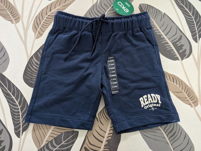 Short neuf