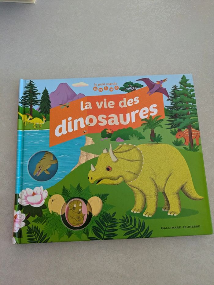 Livre animé la vie des Dinosaures