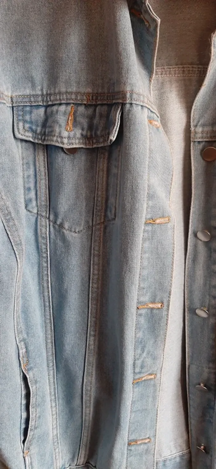Veste en  jean neuve - photo numéro 4