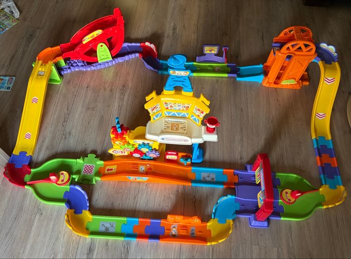 VTech Tut Tut Bolides – Grand circuit télécommandé complet + tut tut télécommandée - photo numéro 3