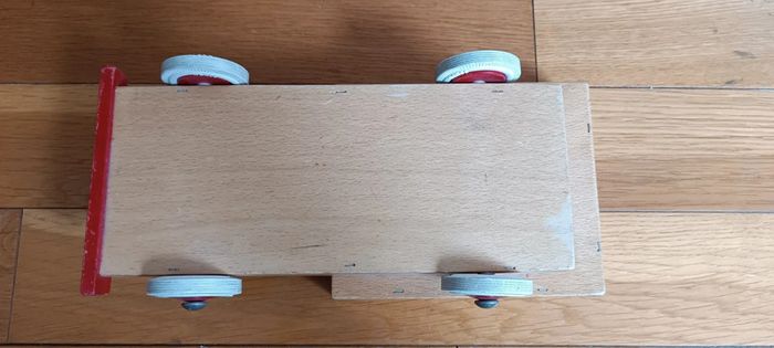 Grosse voiture en bois - photo numéro 4