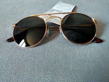 Lunettes de soleil rondes noires – Neuf avec étiquette