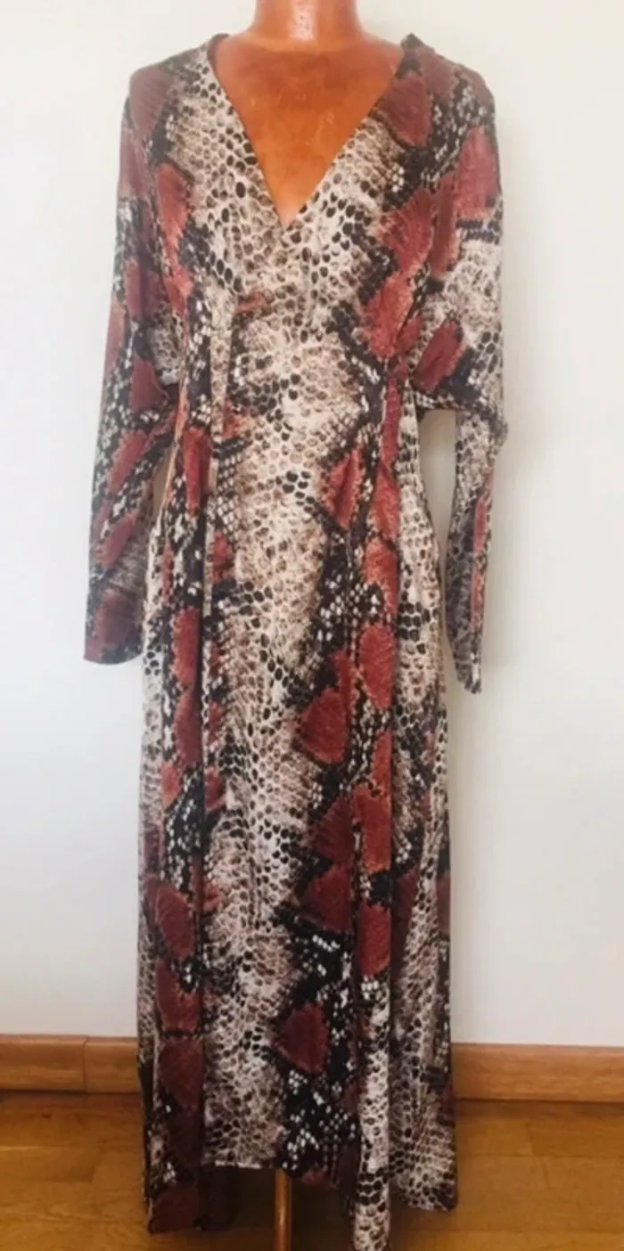 Élégante robe longue motifs python - photo numéro 2