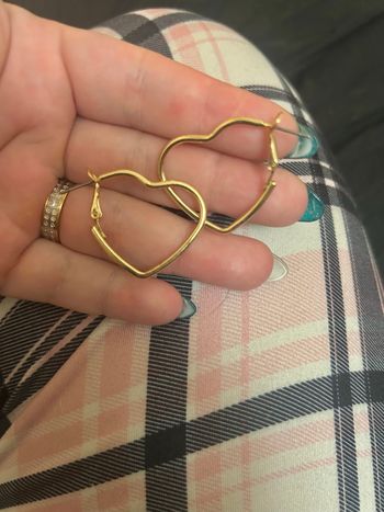 Boucles d’oreilles NEUVES pour femme forme de cœurs couleur doré