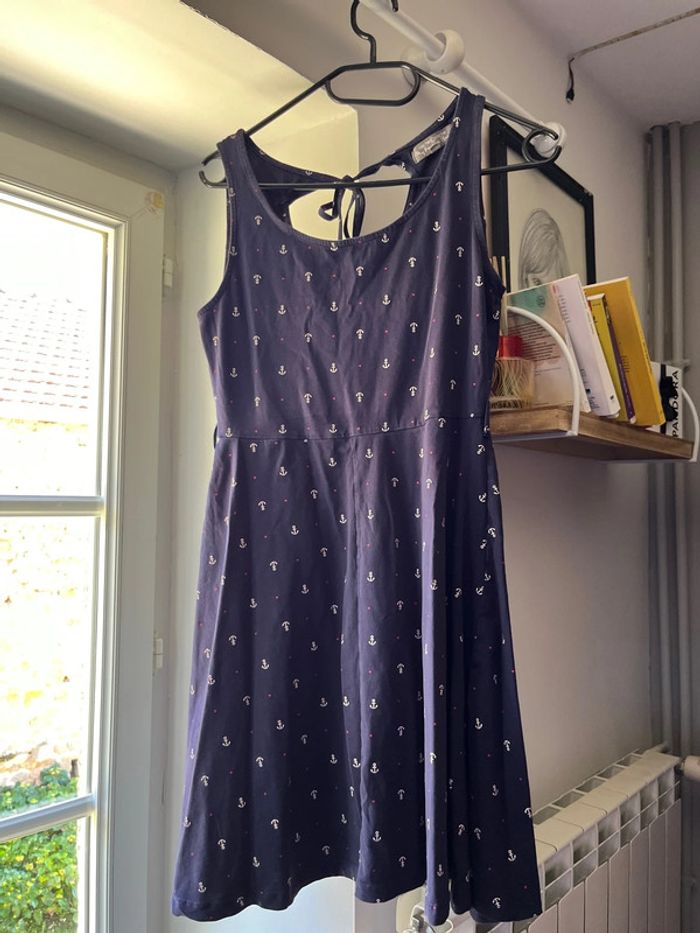 Jolie petite robe motif ancre