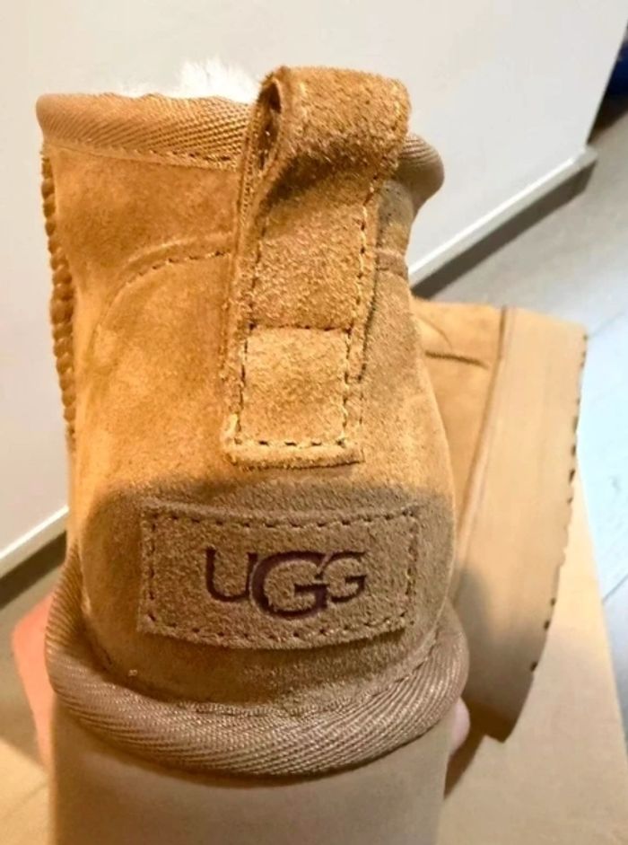 Bottes de neige UGG à talons hauts, pointure 37 - photo numéro 6