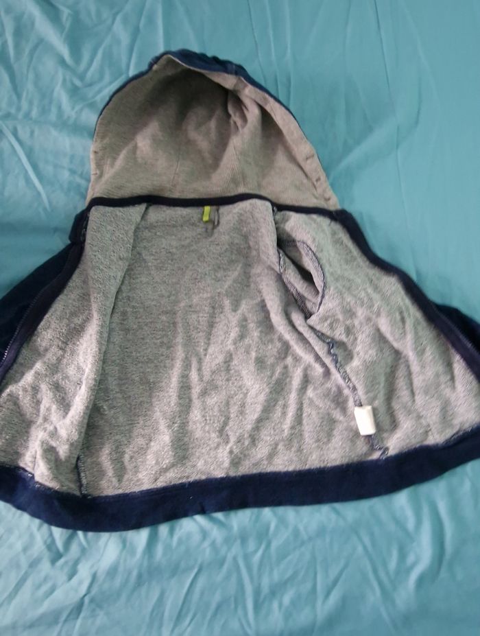 Veste à capuche bébé
