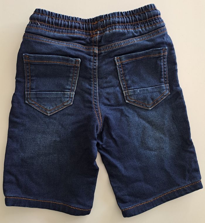 Short en jean stretch garçon 5 ans TBE - photo numéro 3