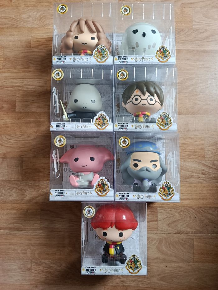 A saisir , lot de 7 belles tirelires " Harry Potter  "  ( bien lire svp )