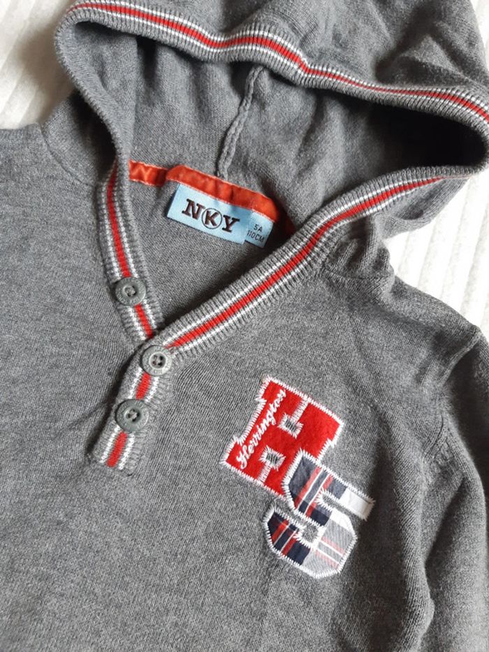 Pull fin à capuche 5 ans - photo numéro 2