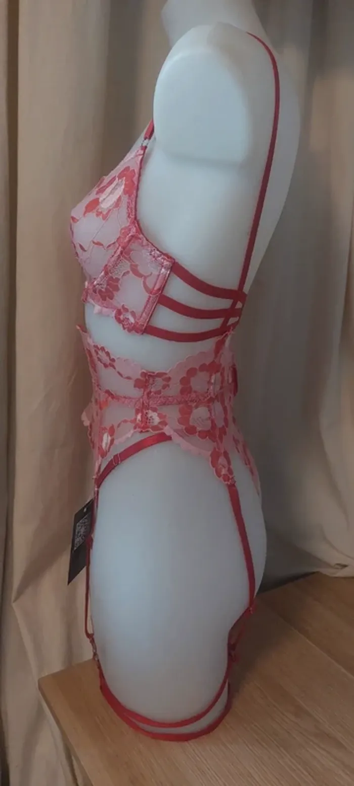 Superbe ensemble rouge/rose neuf - photo numéro 5