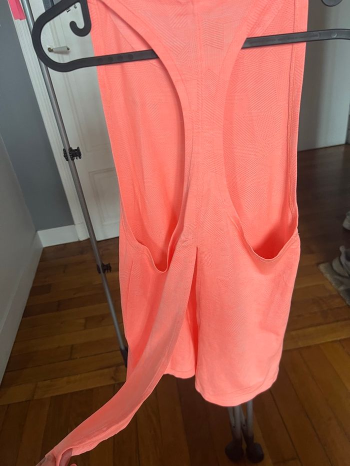 Haut de sport Nike taille XS couleur corail - photo numéro 7