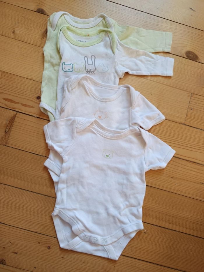 Lot bodies 3 mois