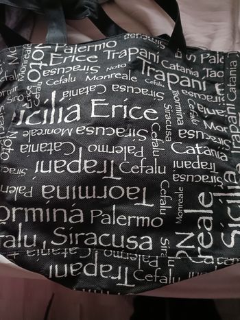 Lot de sac à main et trousse toilette 