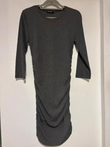 Jolie robe grise, moulante Tally Weil taille 38-M