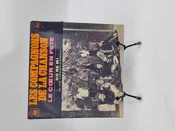 Vinyle 45 tours Les Compagnons de la Chanson : Le Cœur en Fête (Do Re Mi) avec fourreau