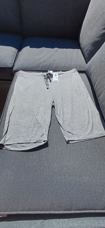 Short cycliste gris taille medium . Etam
