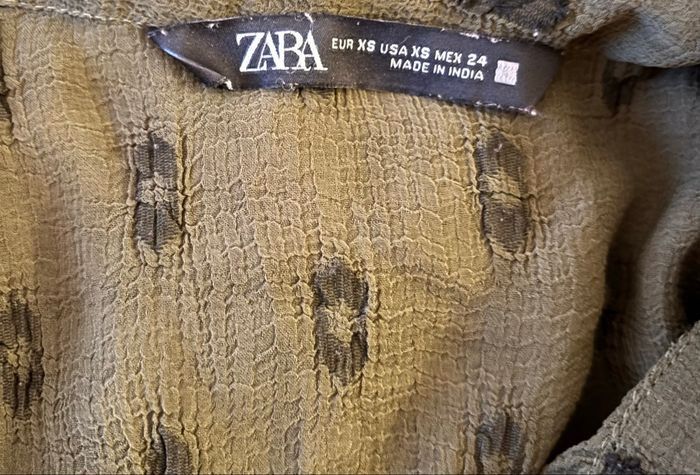 Robe bohème courte fluide kaki à pois texturés – Zara – Taille XS (34) - photo numéro 4