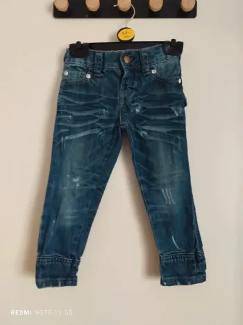 Jean taille 12/18 mois