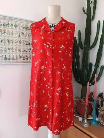 Robe vintage boutonnée rouge à fleurs