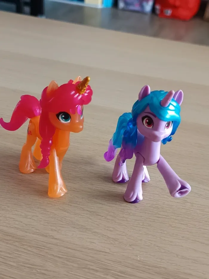 Figurines Izzy et Sunny