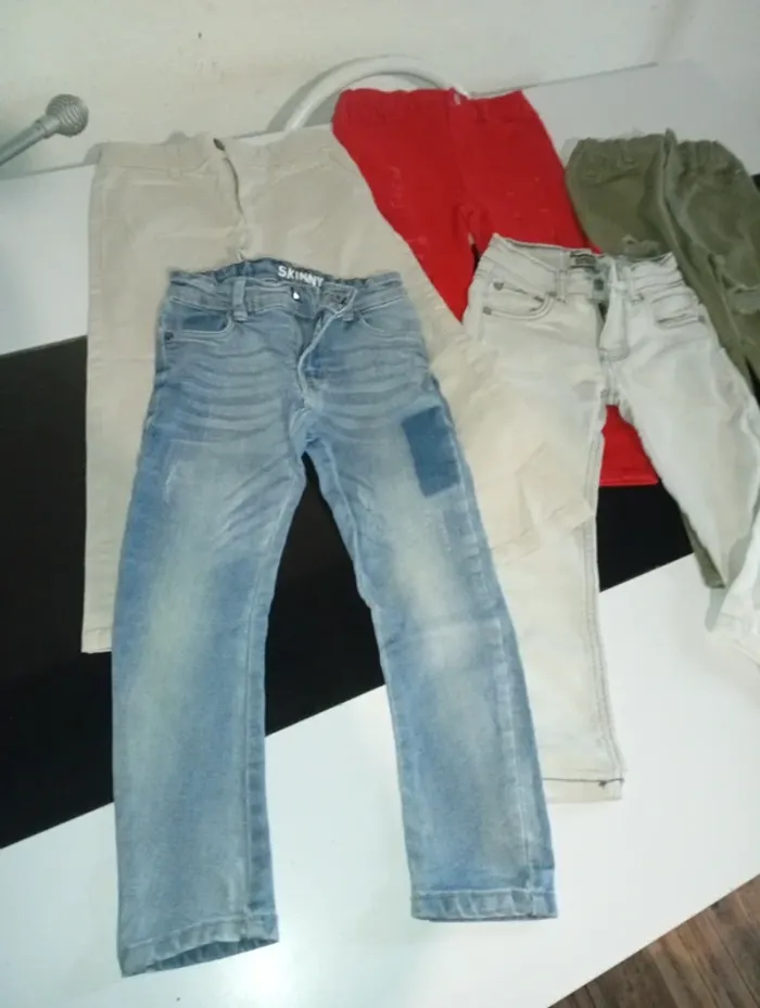 Lot de jeans et pantalons 4 ans - photo numéro 2