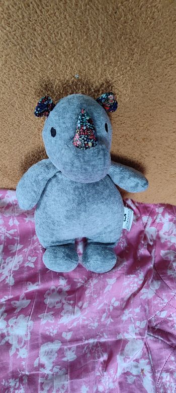 Doudou rhino fleurs Cyrillus 