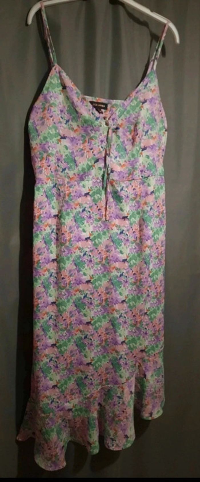 Robe Satinée fleurie T44 Neuve
