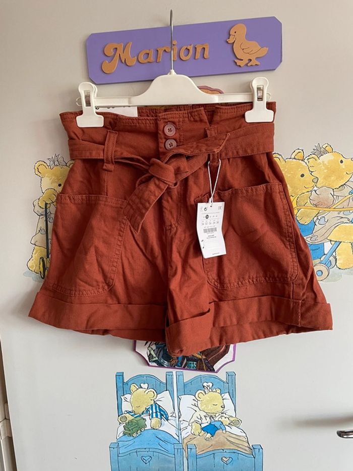 Short marron avec ceinture, taille 34, marque Bershka