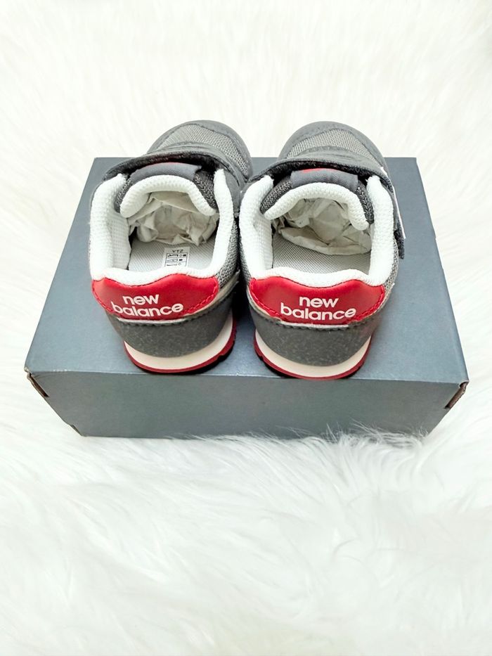 Baskets New Balance bébé – taille 20,5 – gris/rouge – Neuf avec étiquette - photo numéro 8