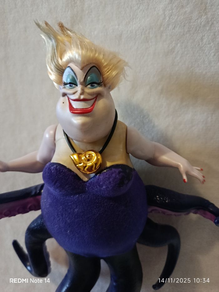 A saisir, poupée " Ursula" , de Disney " la petite sirène" ( bien tout lire svp) - photo numéro 2