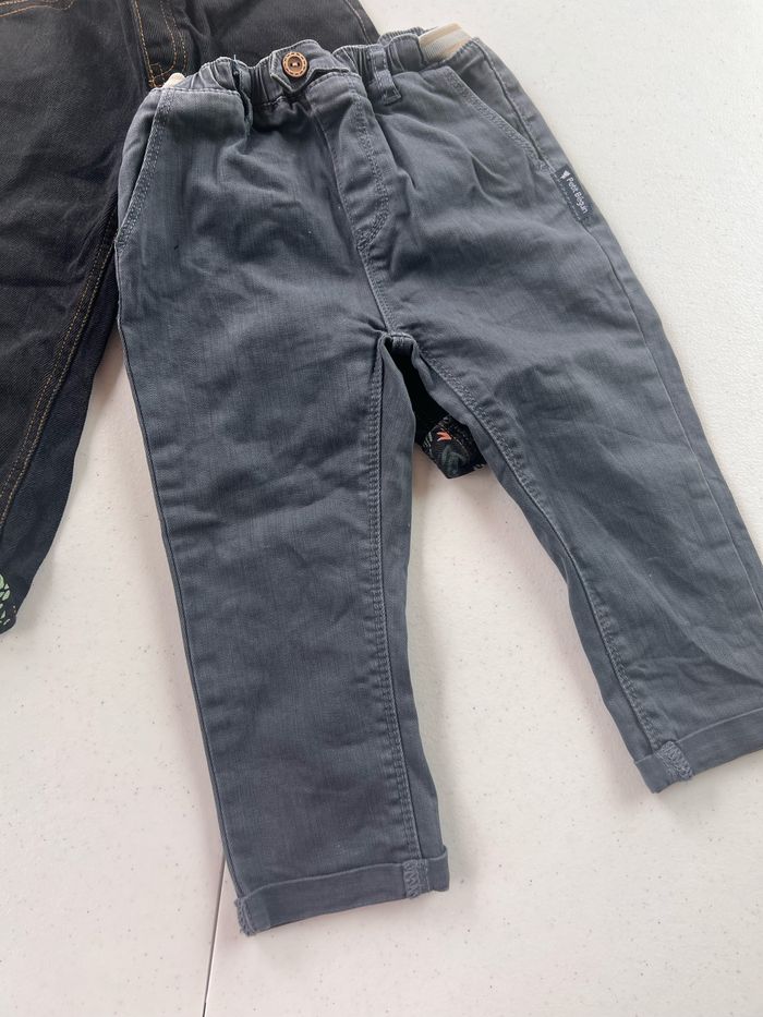 Lot de deux pantalons petit béguin  Taille 2 ans 92 cm  Très bon état    Prix que sur les lots         #bebefille6mois   #bebegarcon #naissance #naissancegarcon #nourrisson #maternité #sacfemme #grossesse #ensemblebebe #prixnegociable #prixlots #chauffebi - photo numéro 3