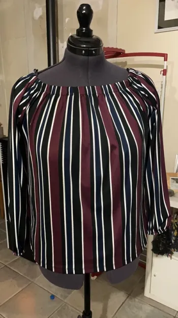 Blouse bordeaux et noir