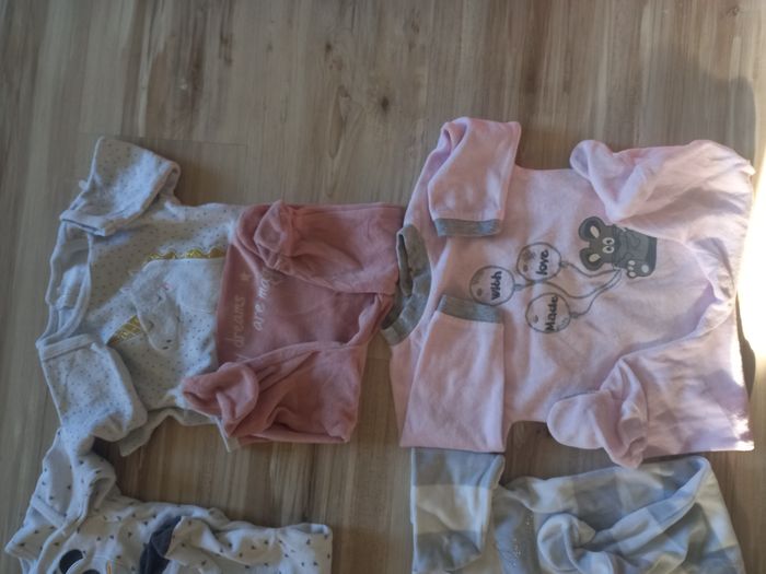 Lot 8 pyjamas 9M - photo numéro 5