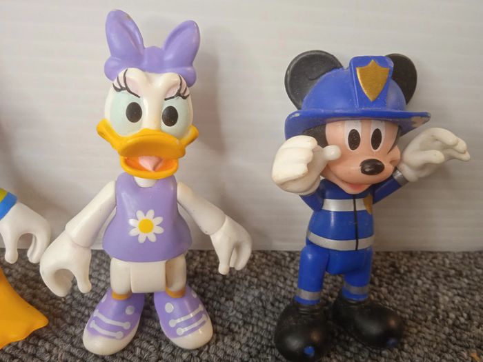 lot de figurines articulables disney mickey et ses amies - photo numéro 3