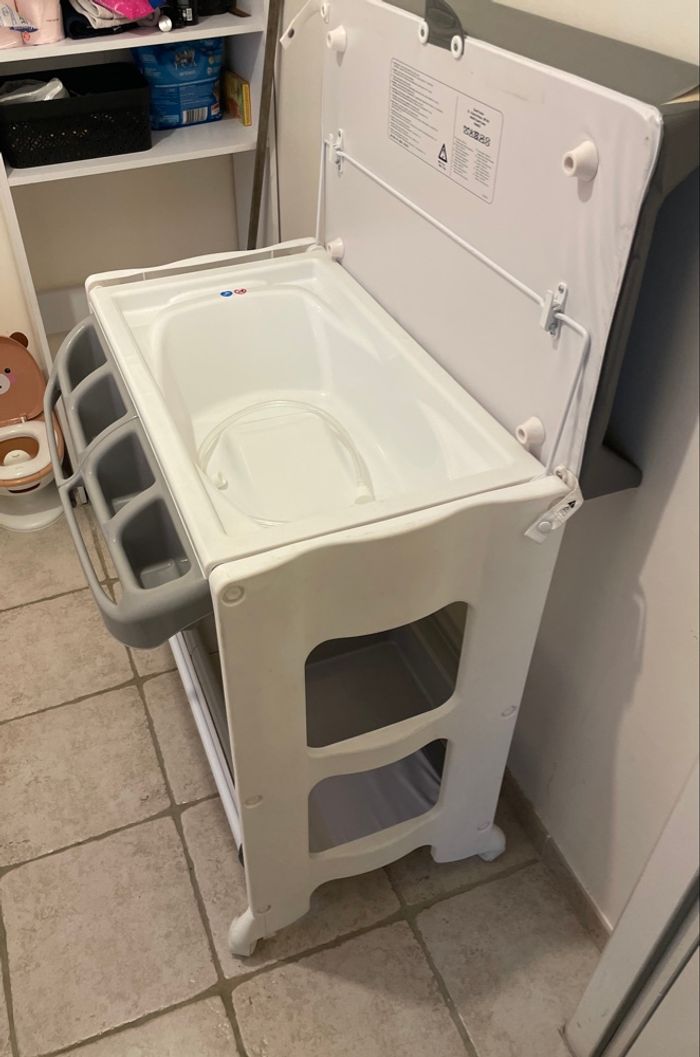 Table à langer à roulette