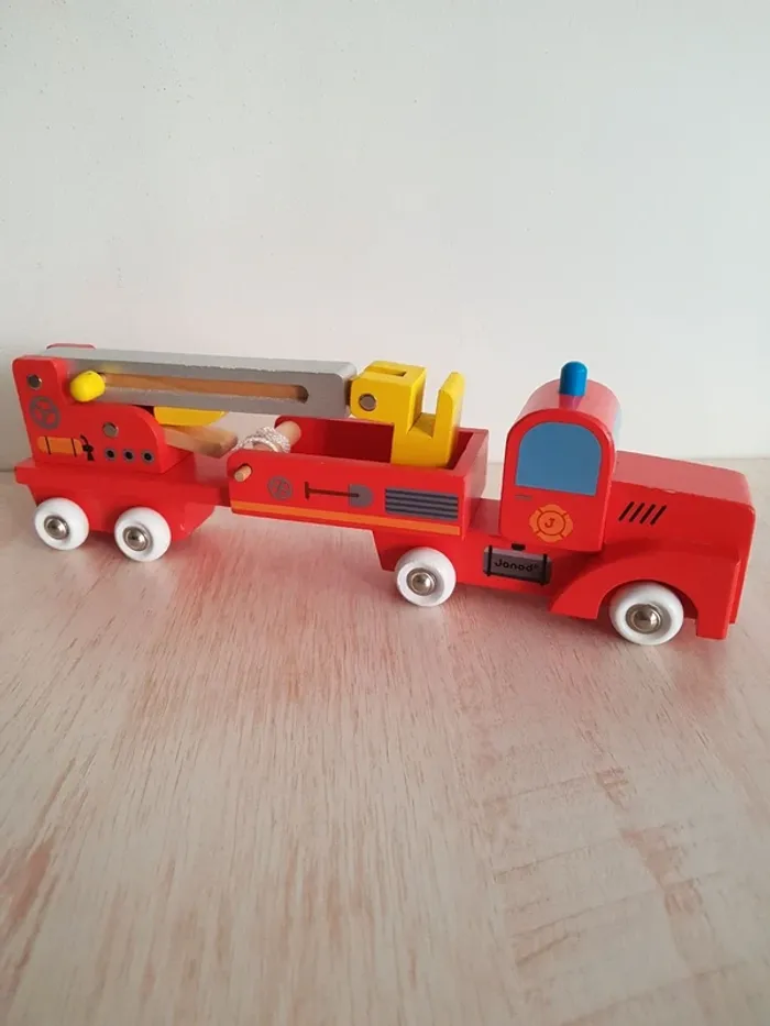 Grand camion de pompier en bois Story de Janod - photo numéro 9