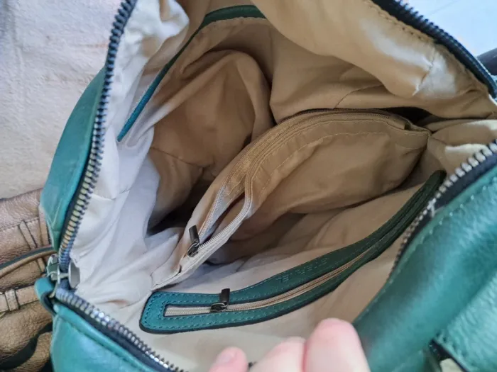 Sac a dos , a main - photo numéro 3