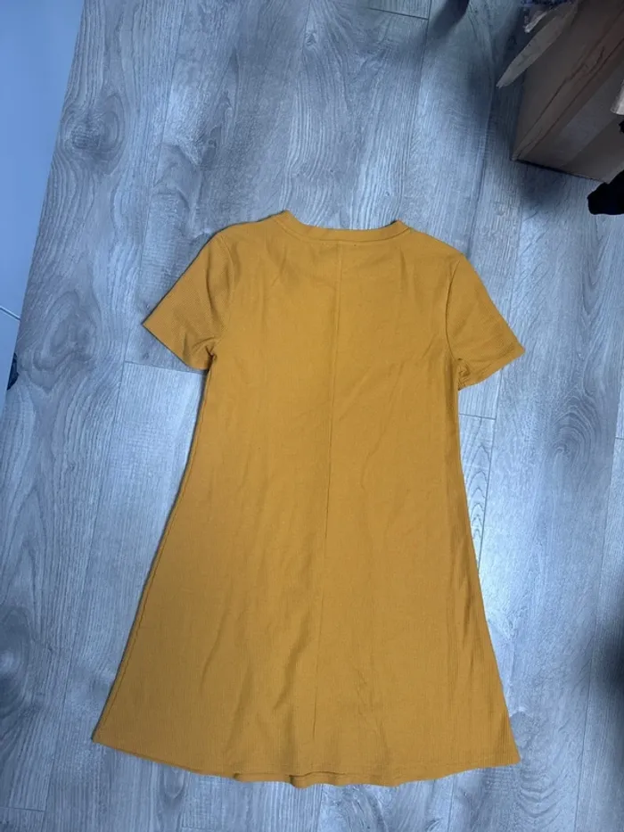 Robe jaune - photo numéro 3