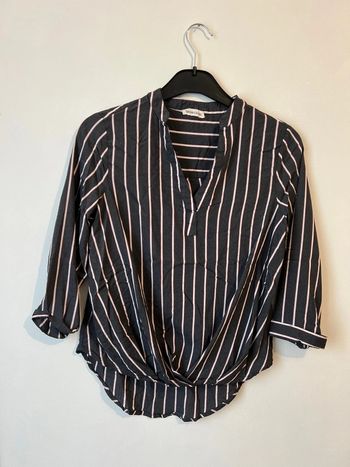 Blouse à rayures, cache-cache