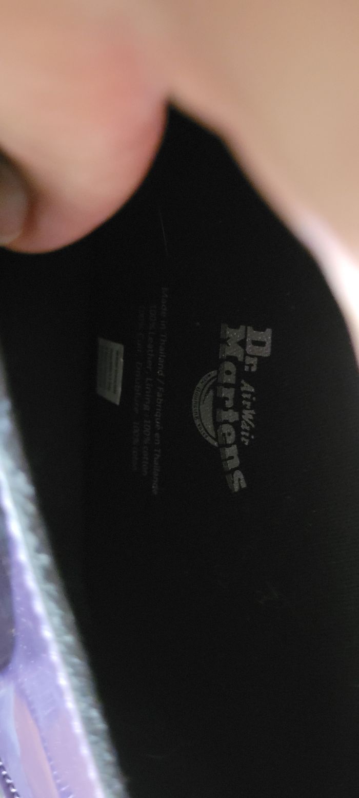 Petit sac sacoche Dr Martens cuir vernis violet - photo numéro 3