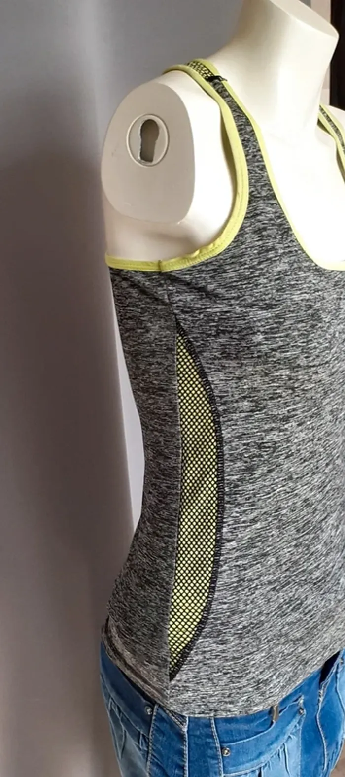 Joli débardeur gris et jaune - photo numéro 3