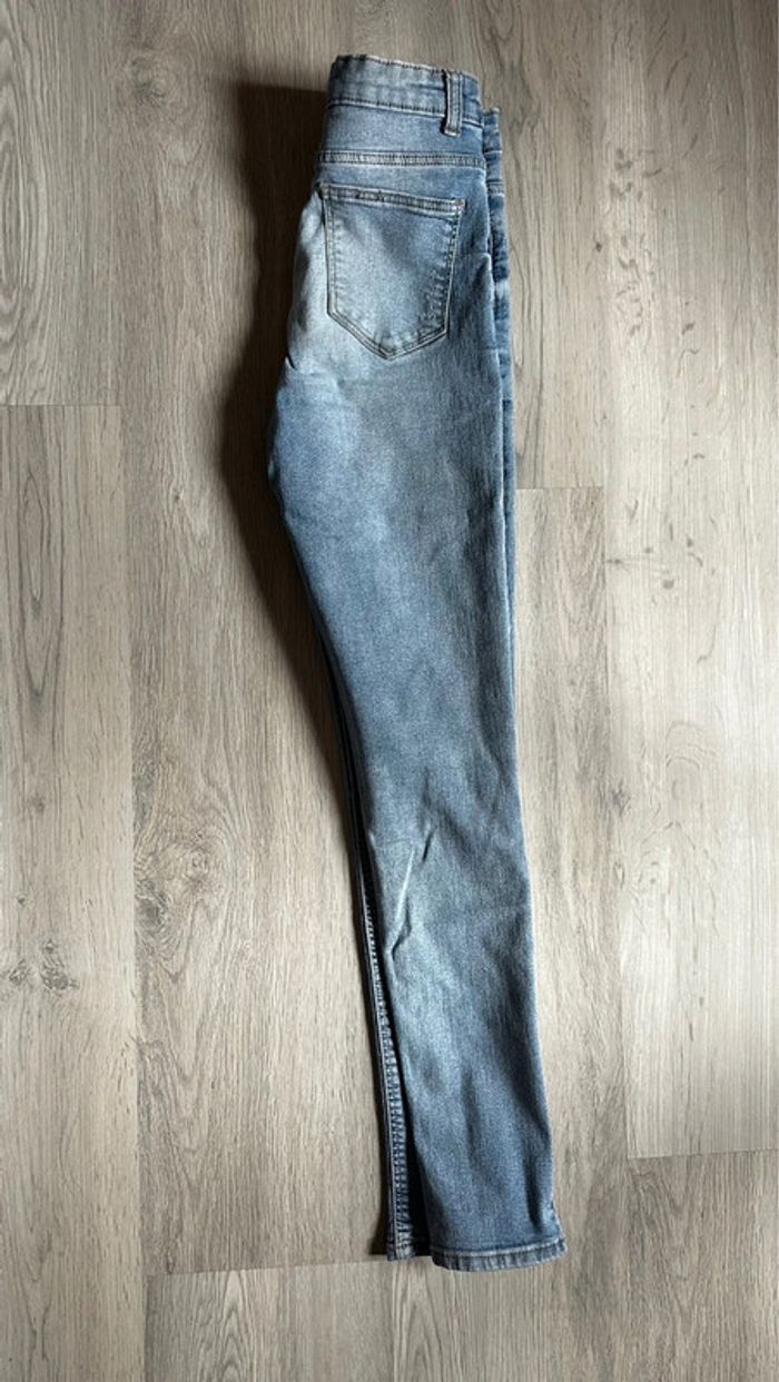 Jean skinny troué - photo numéro 2