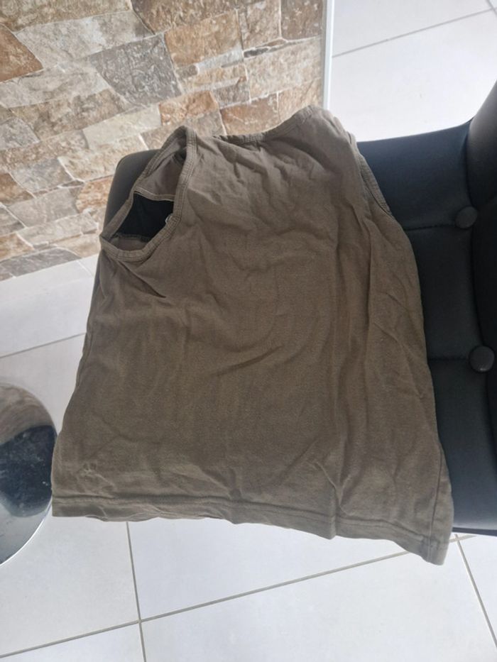 1 t shirt sans manche vert kaki noir marque sportsweear 8 ans - photo numéro 4