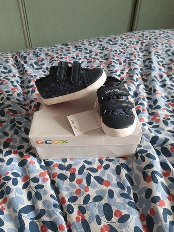 Baskets à scratchs Geox pointure 20 neuf avec étiquettes