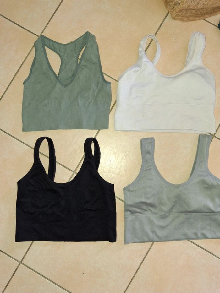 4 brassières M