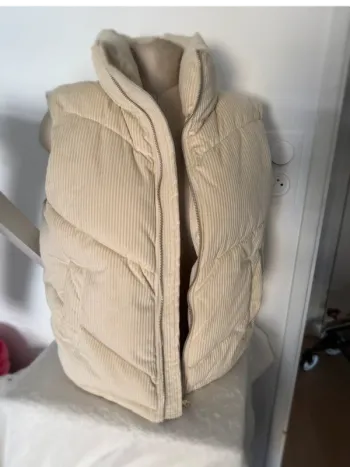Doudoune sans manches beige en velours côtelé