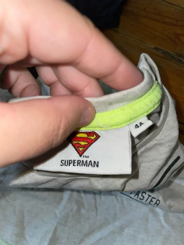 Lot 2 tee shirt Superman 4 ans - photo numéro 2
