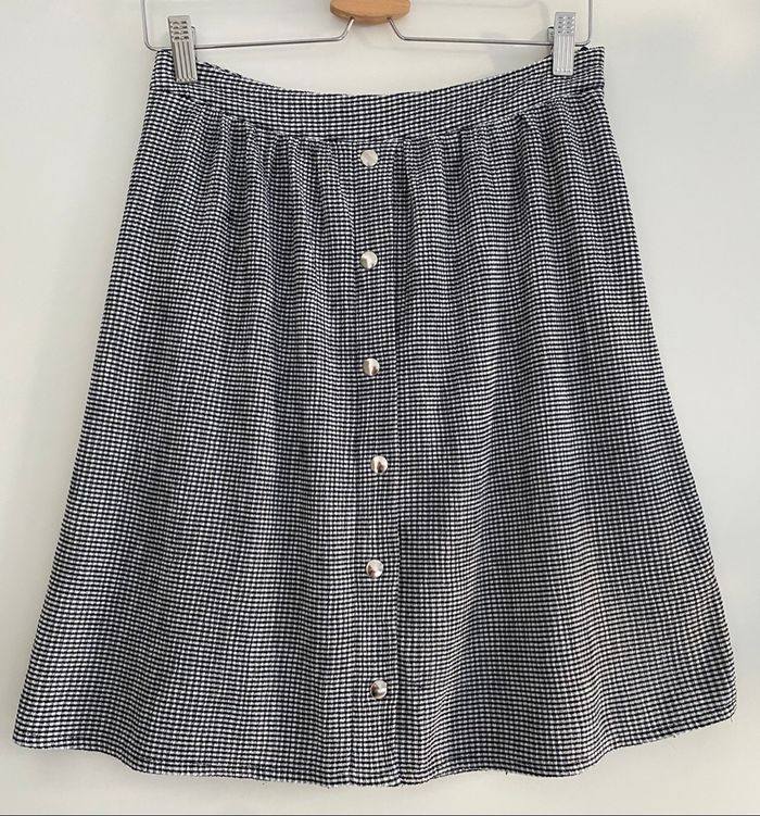 Jupe à petits carreaux noirs et blancs