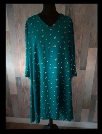 Robe fleurie blanche porte 54